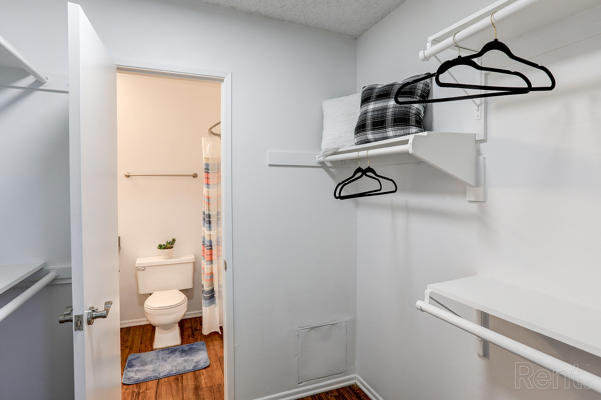 Chateau deville apartment floorplan-f hallway storage into bathroom