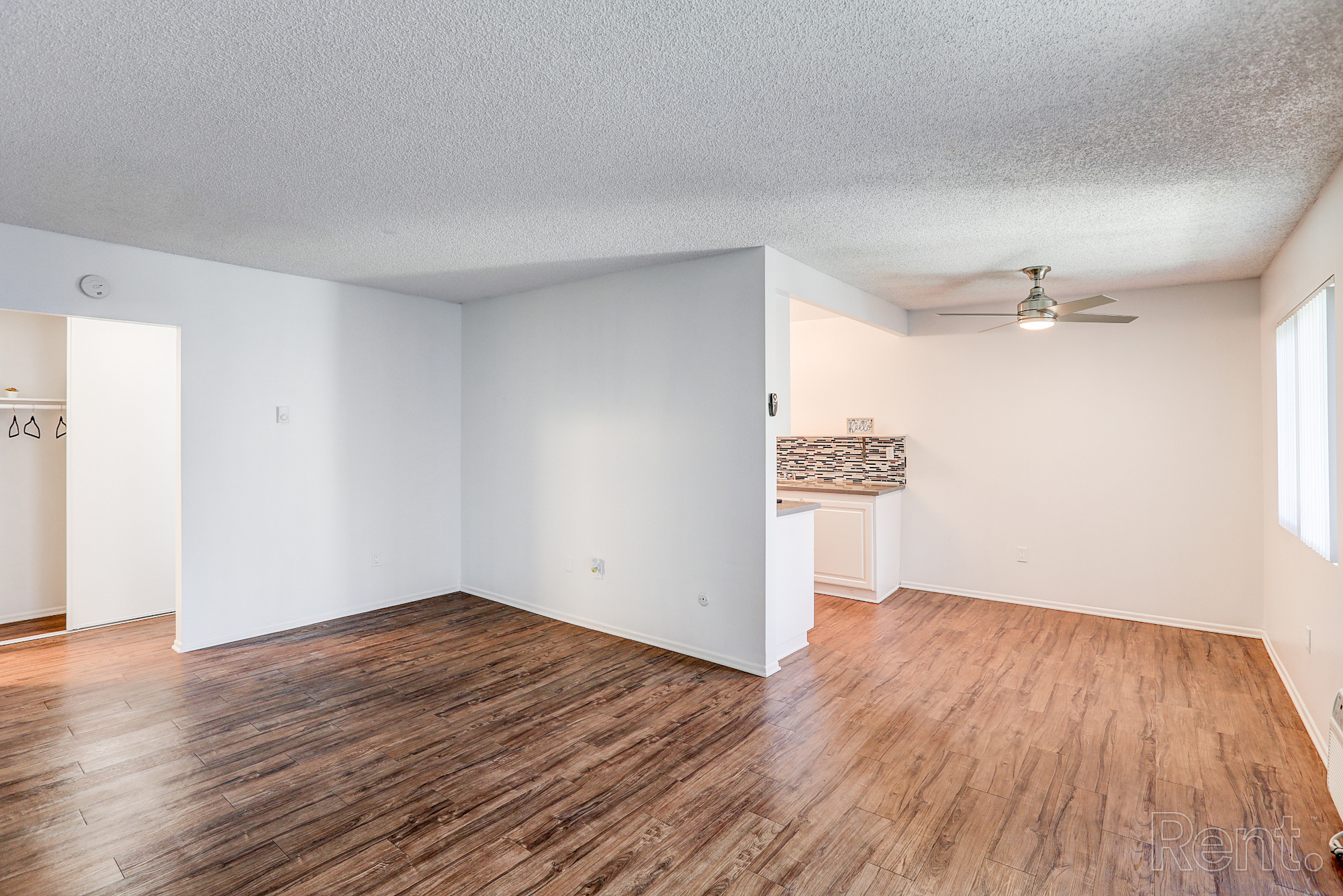 Chateau deville apartment floorplan-f livingroom and dining area