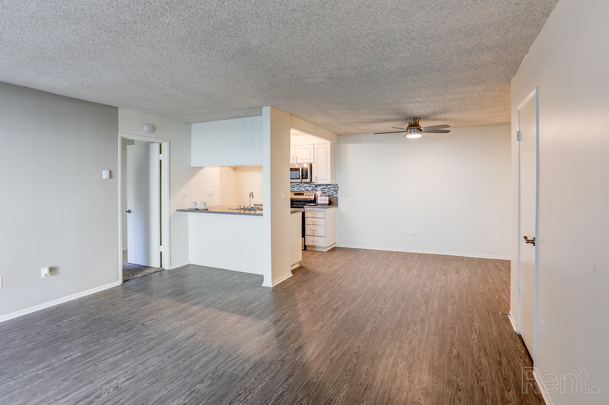 Chateau deville apartment floorplan-j livingroom and dining area